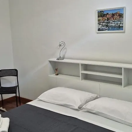 Apartment Door To 5 Terre *