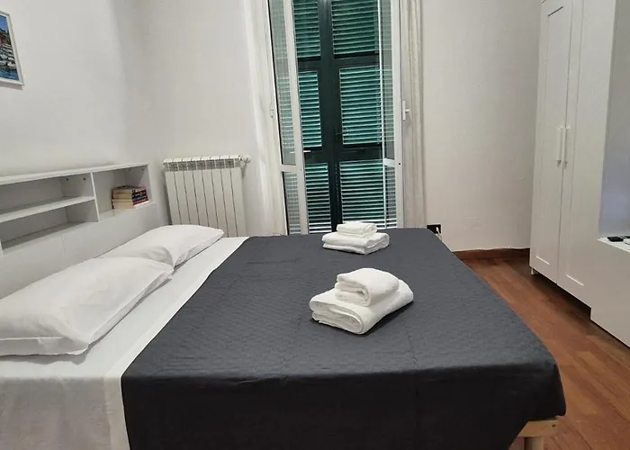 Door To 5 Terre Apartment *